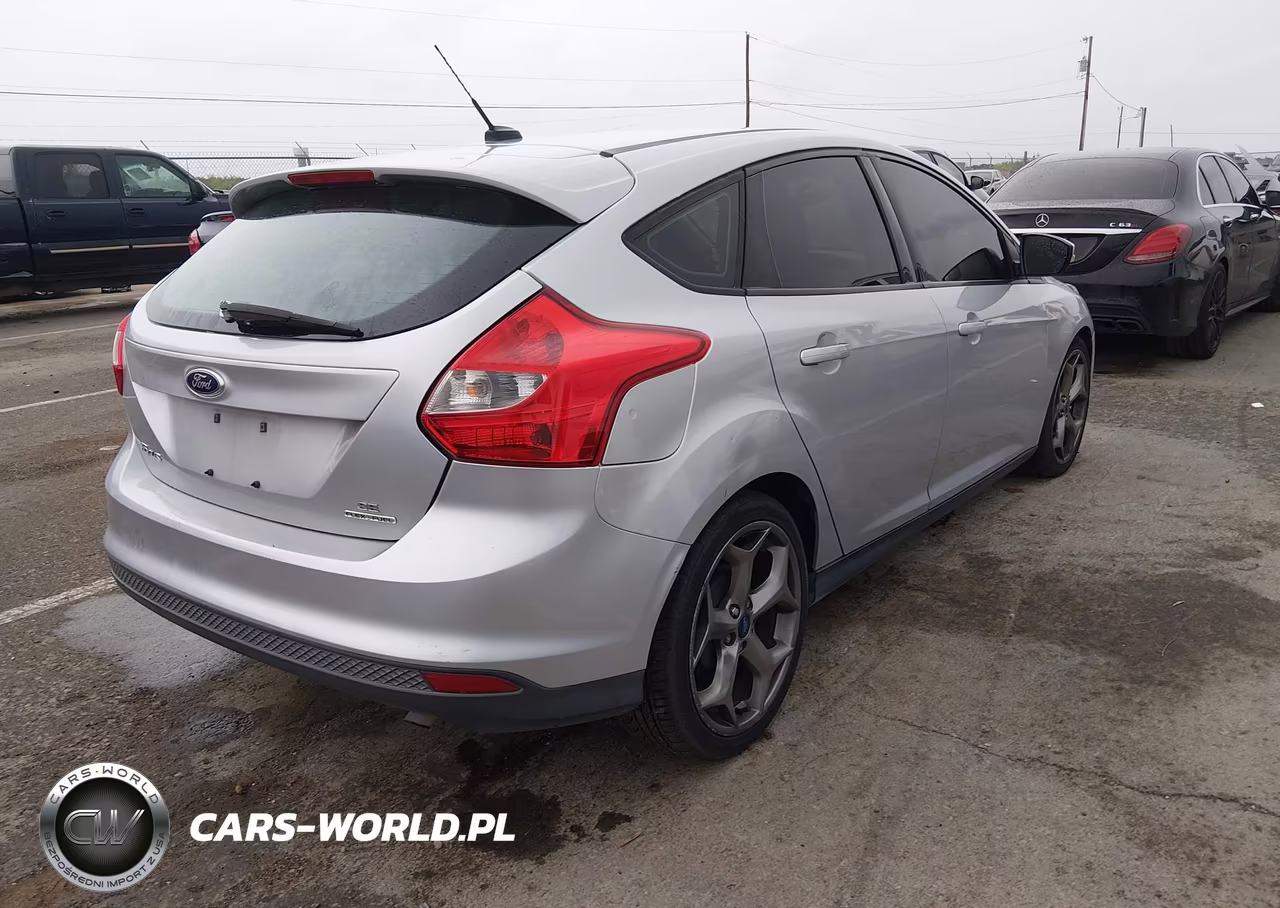 2014 Ford Focus Se VIN:1FADP3K21EL332473 - 4