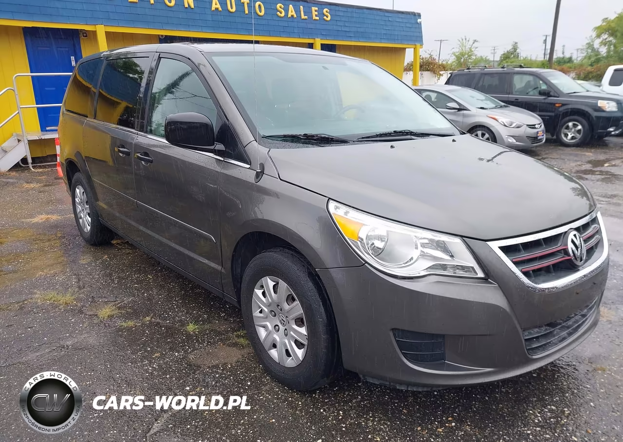 2010 Volkswagen Routan S – zdjęcie 1 z 17