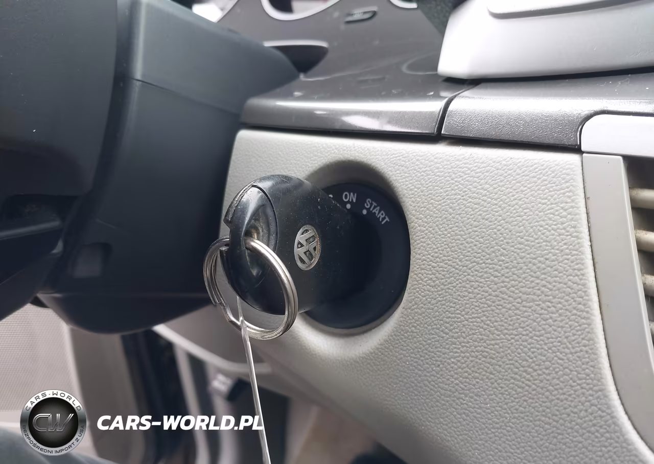 2010 Volkswagen Routan S VIN:2V4RW4D10AR324689 - 11