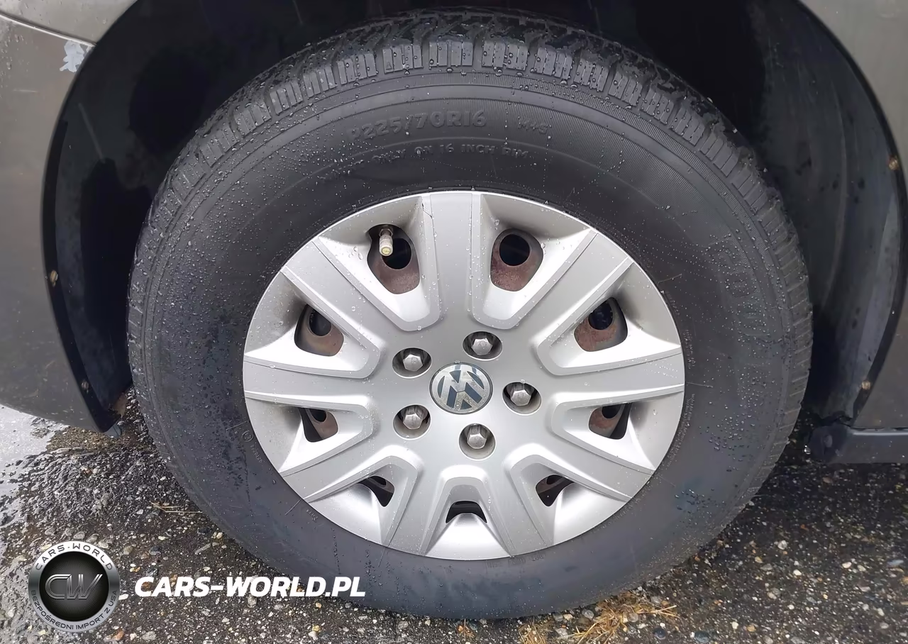 2010 Volkswagen Routan S VIN:2V4RW4D10AR324689 - 14