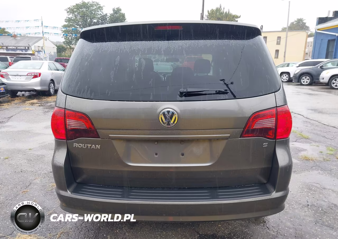 2010 Volkswagen Routan S VIN:2V4RW4D10AR324689 - 17
