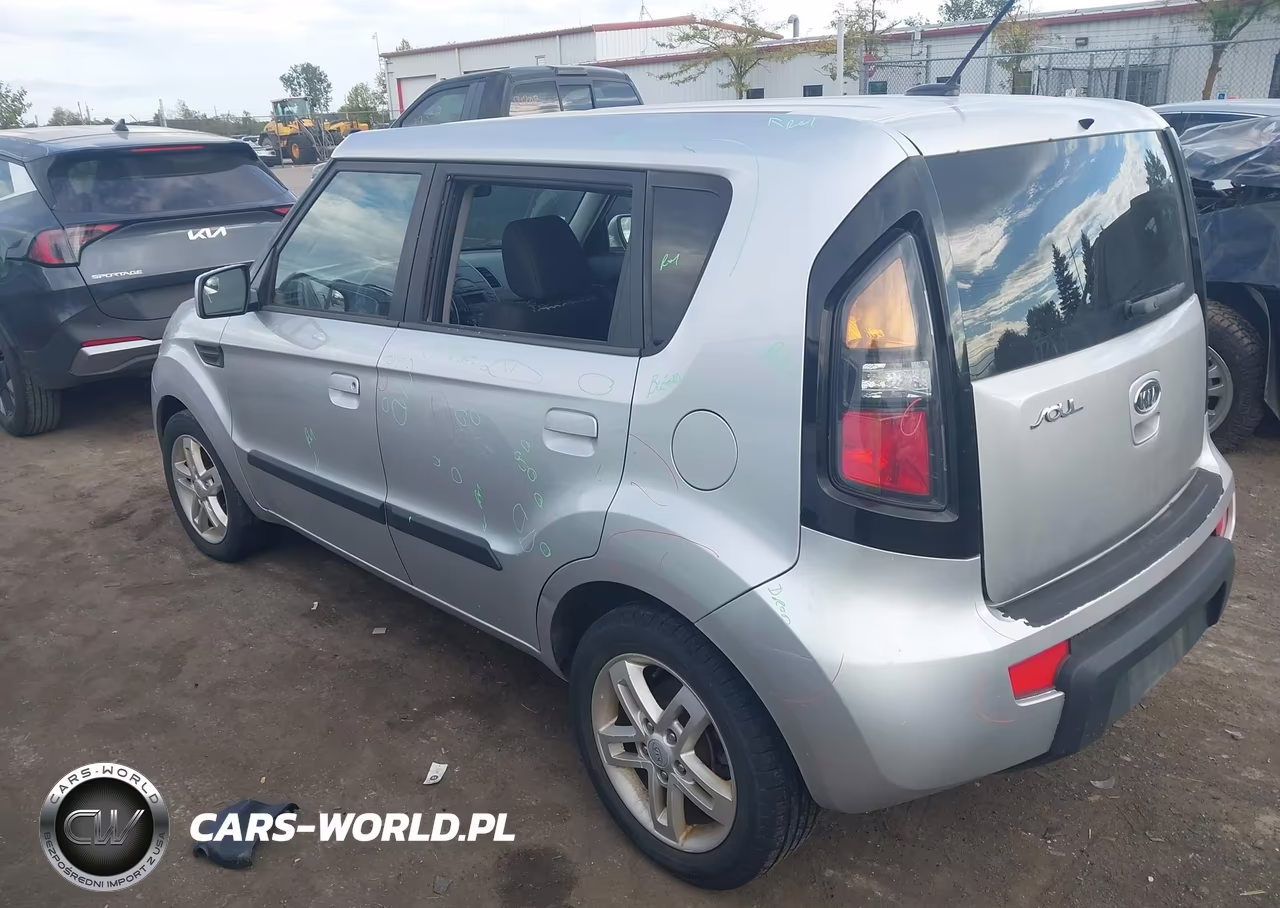 2010 Kia Soul + VIN:KNDJT2A22A7079591 - 3