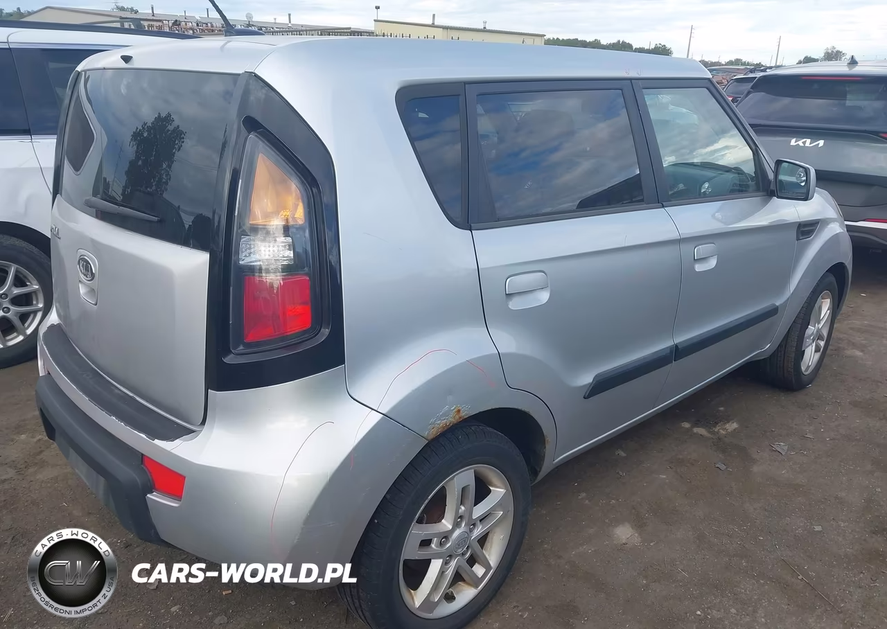 2010 Kia Soul + VIN:KNDJT2A22A7079591 - 4