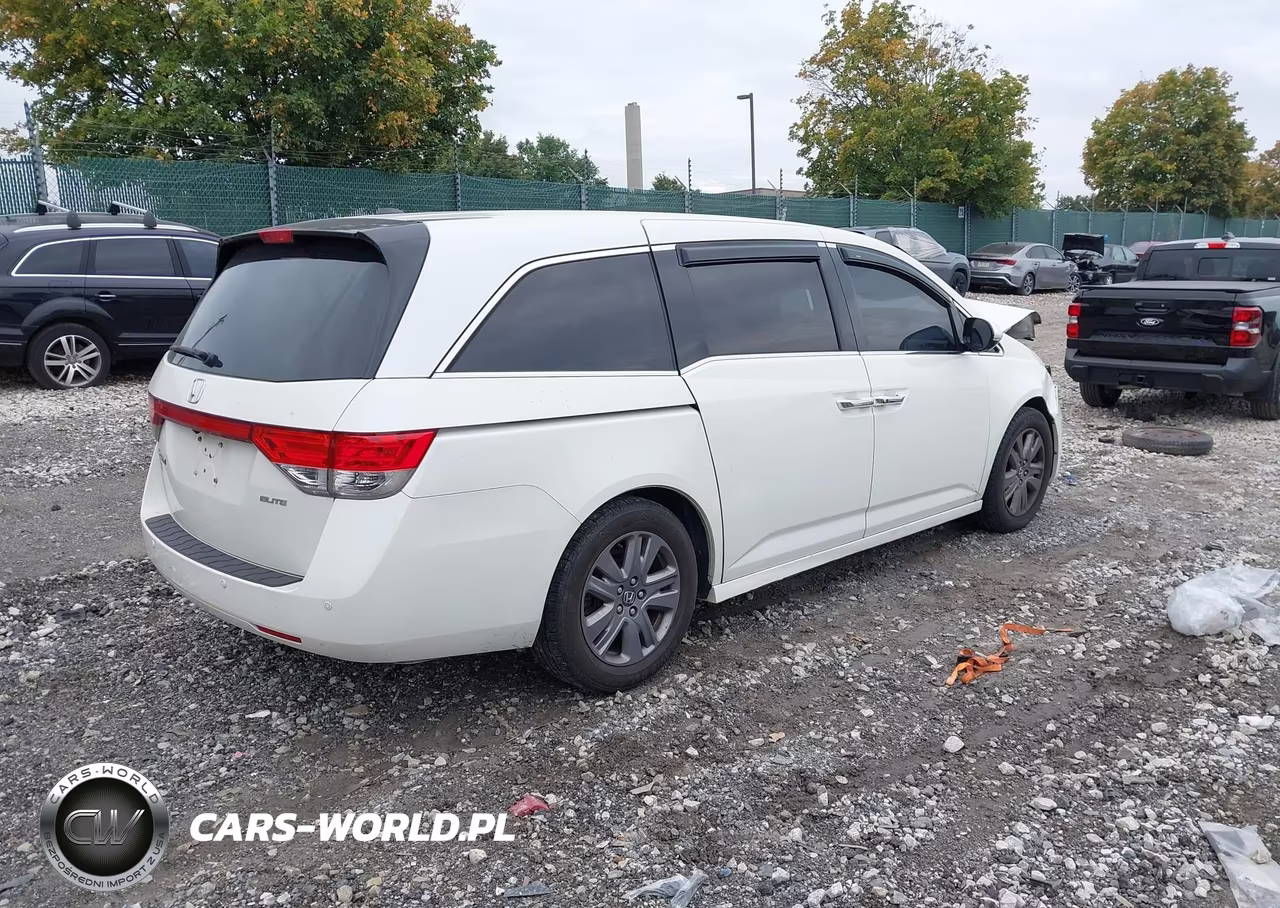 2015 Honda Odyssey Touring-Touring Elite VIN:5FNRL5H99FB124664 - 4