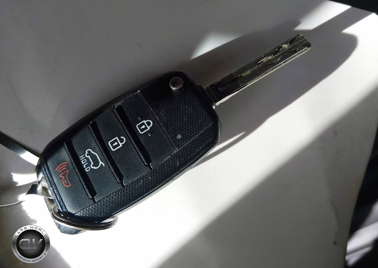 2020 Kia Sportage S VIN:KNDP63AC3L7744307 - 11