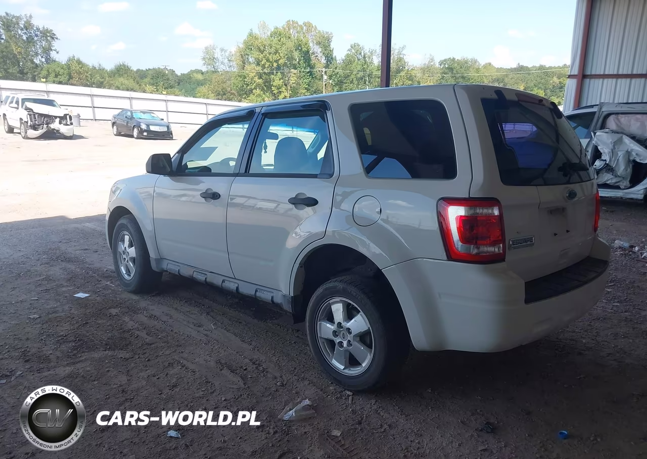 2011 Ford Escape Xls VIN:1FMCU0C72BKA39590 - 3