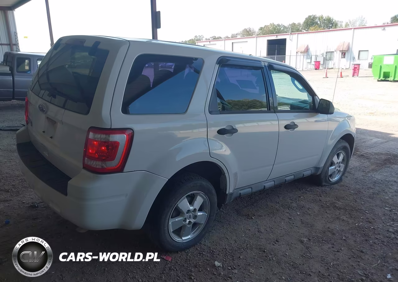 2011 Ford Escape Xls VIN:1FMCU0C72BKA39590 - 4