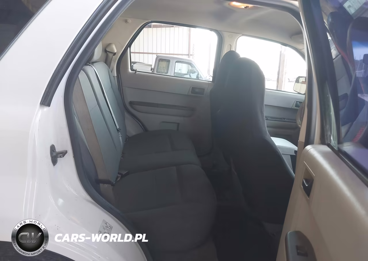 2011 Ford Escape Xls VIN:1FMCU0C72BKA39590 - 8