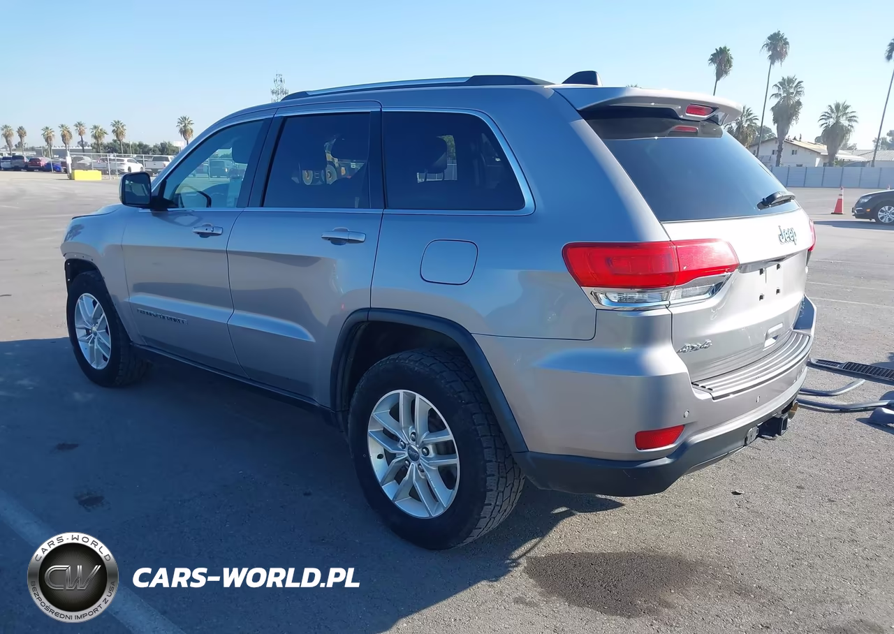 2017 Jeep Grand Cherokee Laredo 4X4 VIN:1C4RJFAG6HC682265 - 3