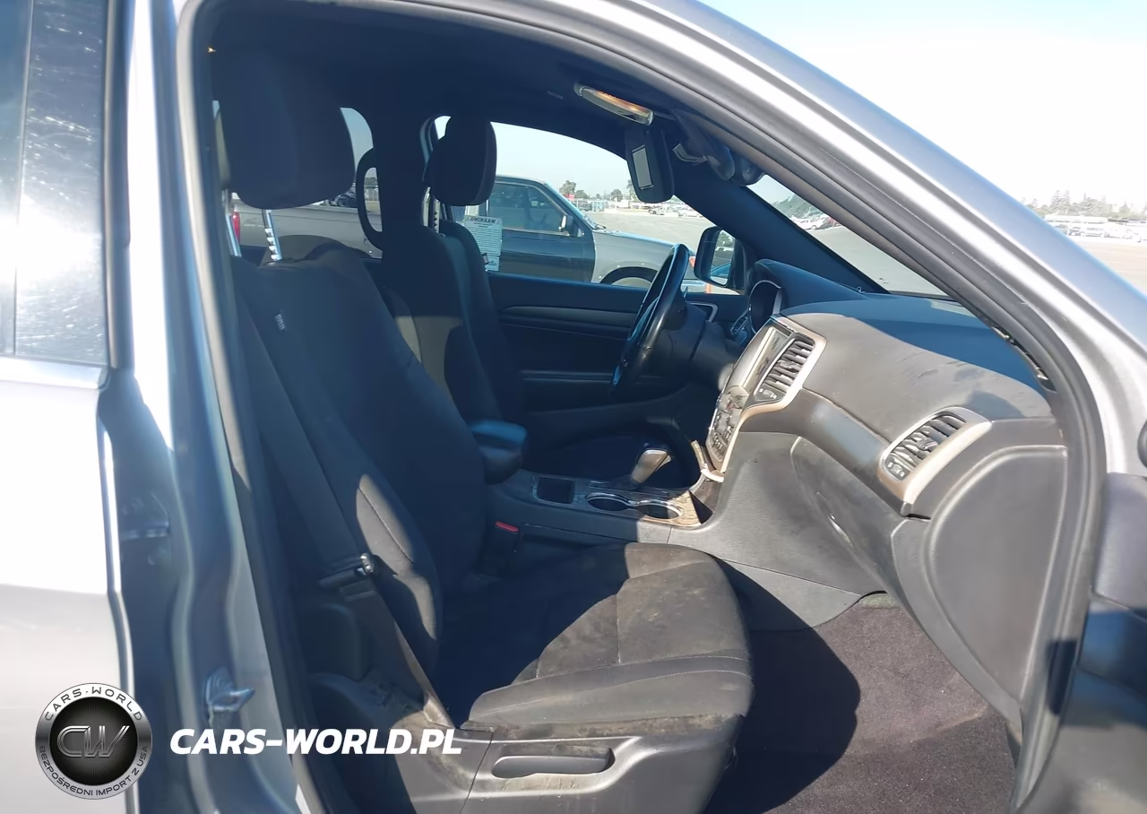 2017 Jeep Grand Cherokee Laredo 4X4 VIN:1C4RJFAG6HC682265 - 5