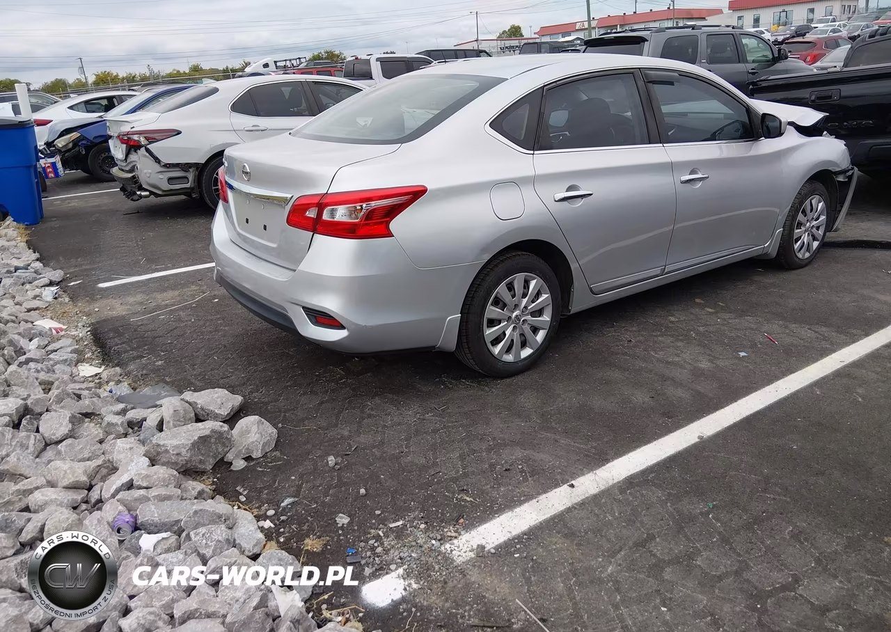 2018 Nissan Sentra S VIN:3N1AB7AP7JY335334 - 4