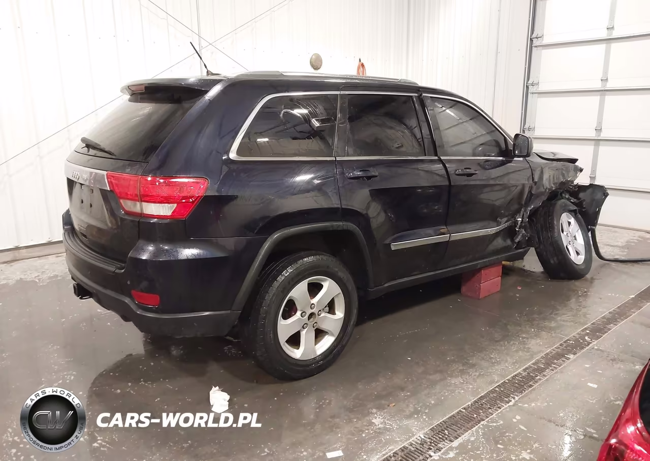 2011 Jeep Grand Cherokee Laredo VIN:1J4RR4GT3BC553466 - 4