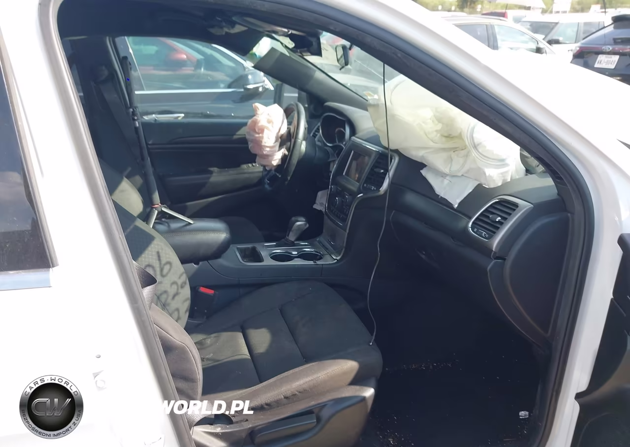 2018 Jeep Grand Cherokee Laredo 4X2 VIN:1C4RJEAG0JC182022 - 5