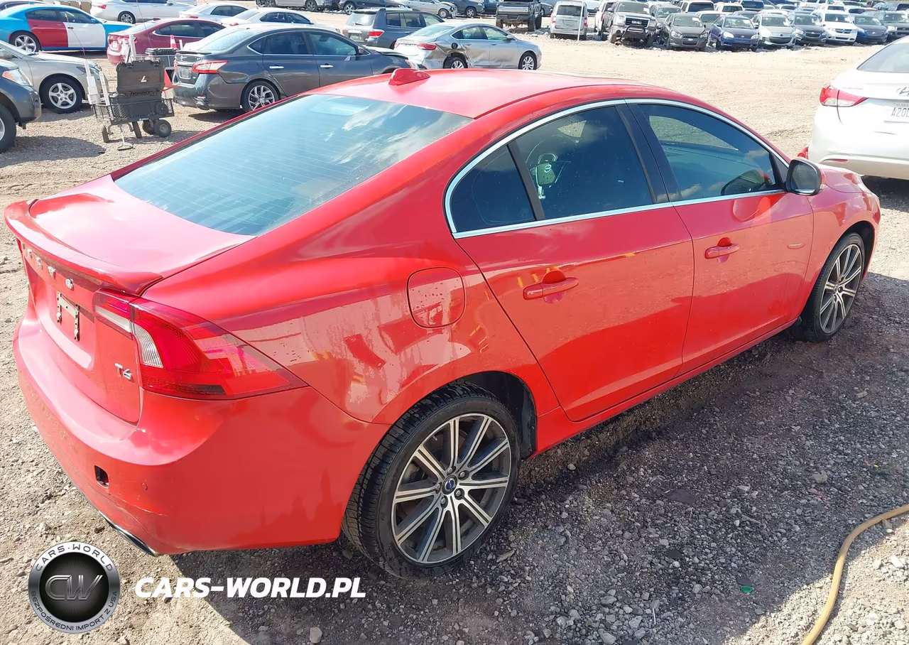 2015 Volvo S60 T6 Drive-E VIN:YV149MFKXF1345752 - 4