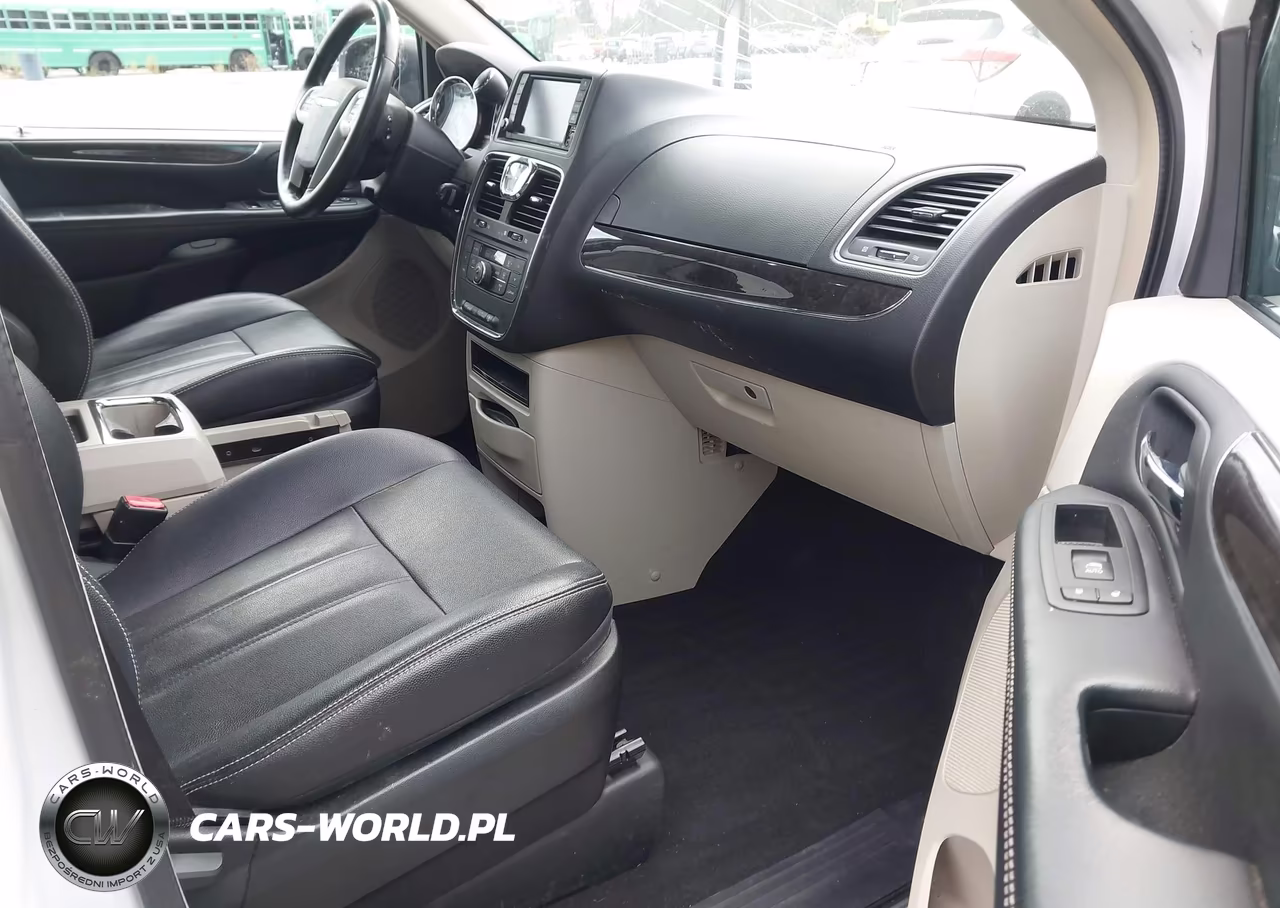 2016 Chrysler Town & Country Touring VIN:2C4RC1BG2GR292748 - 18