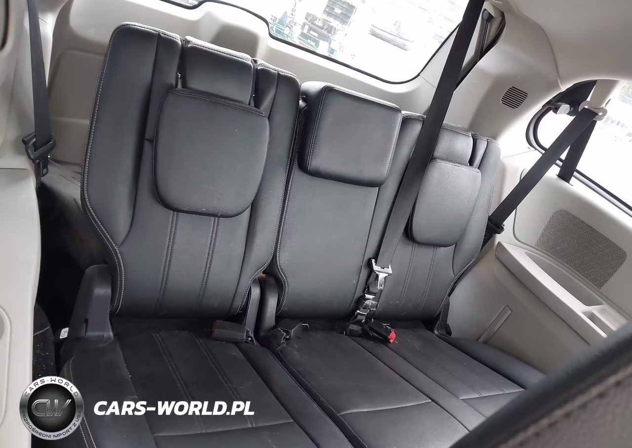 2016 Chrysler Town & Country Touring VIN:2C4RC1BG2GR292748 - 19