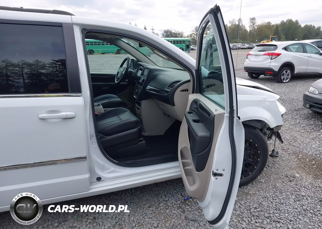 2016 Chrysler Town & Country Touring VIN:2C4RC1BG2GR292748 - 5