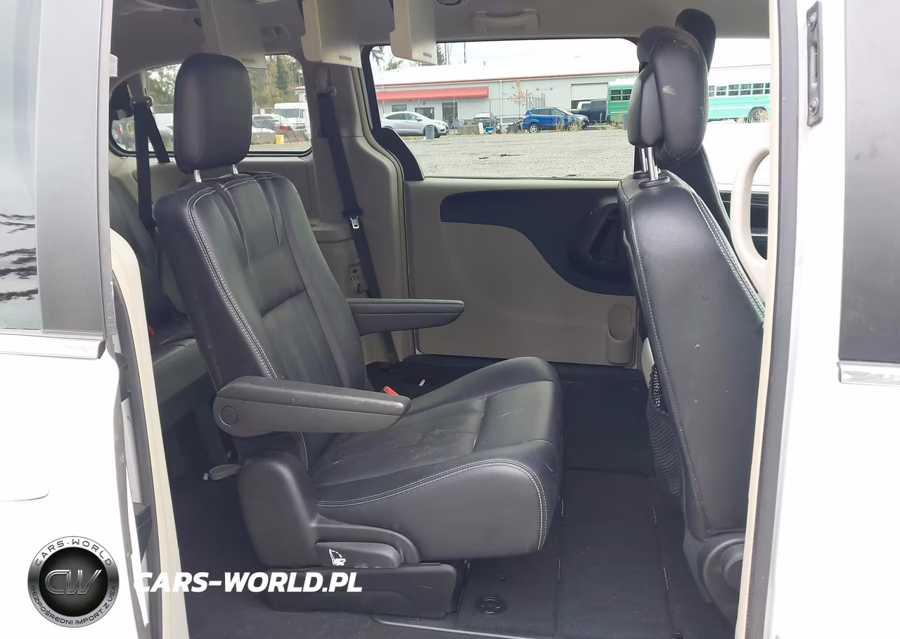 2016 Chrysler Town & Country Touring VIN:2C4RC1BG2GR292748 - 8