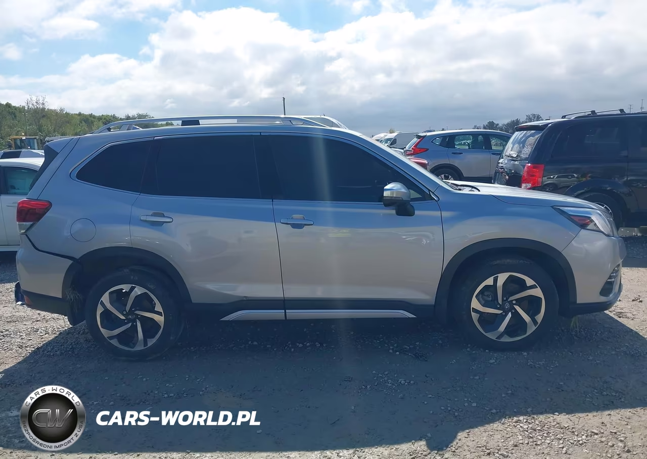 2022 Subaru Forester Touring VIN:JF2SKARCXNH528046 - 13