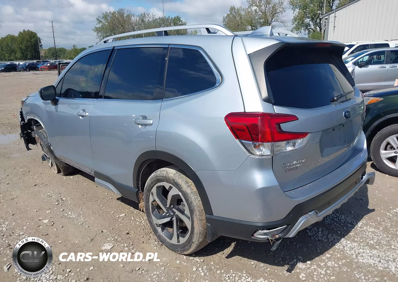 2022 Subaru Forester Touring VIN:JF2SKARCXNH528046 - 3