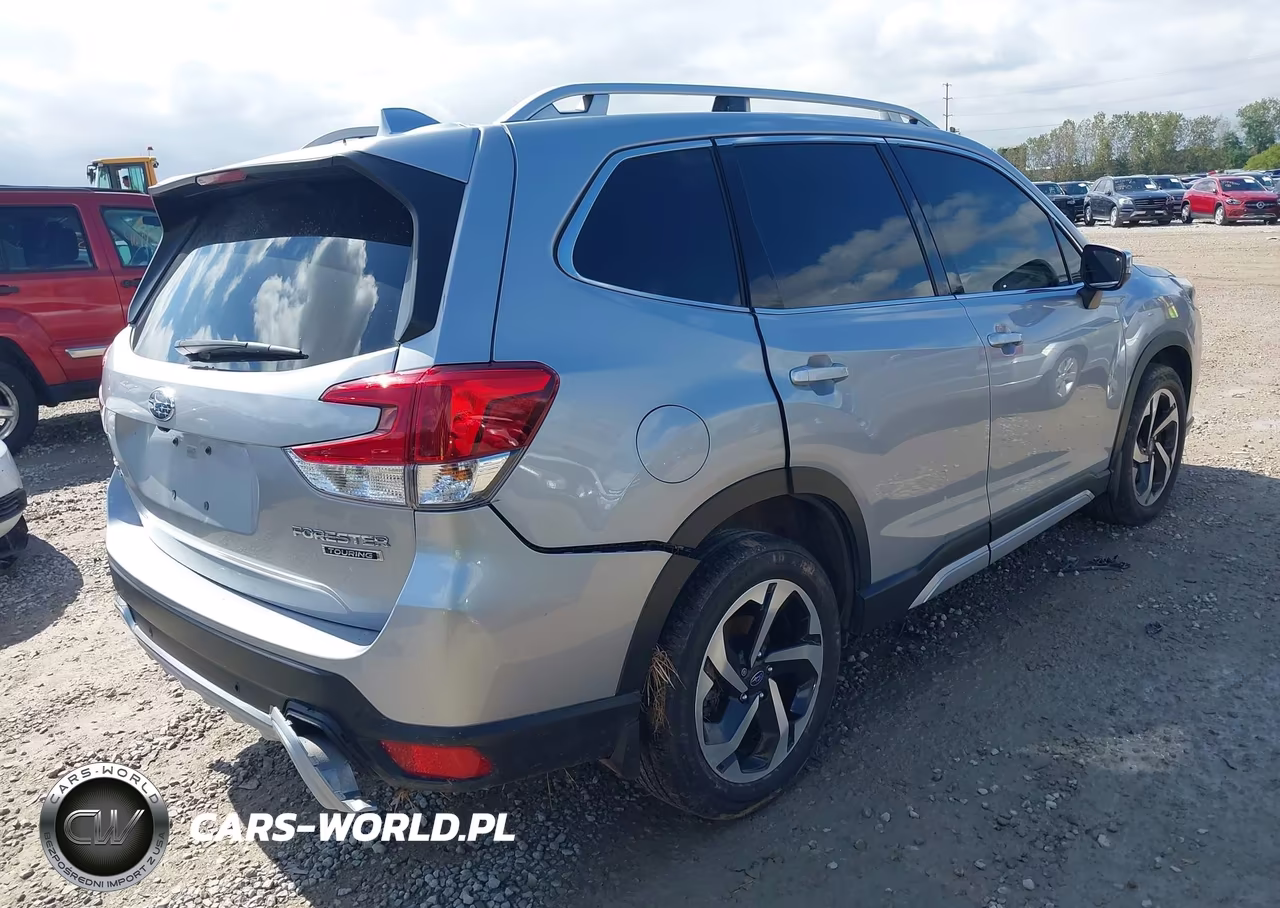2022 Subaru Forester Touring VIN:JF2SKARCXNH528046 - 4