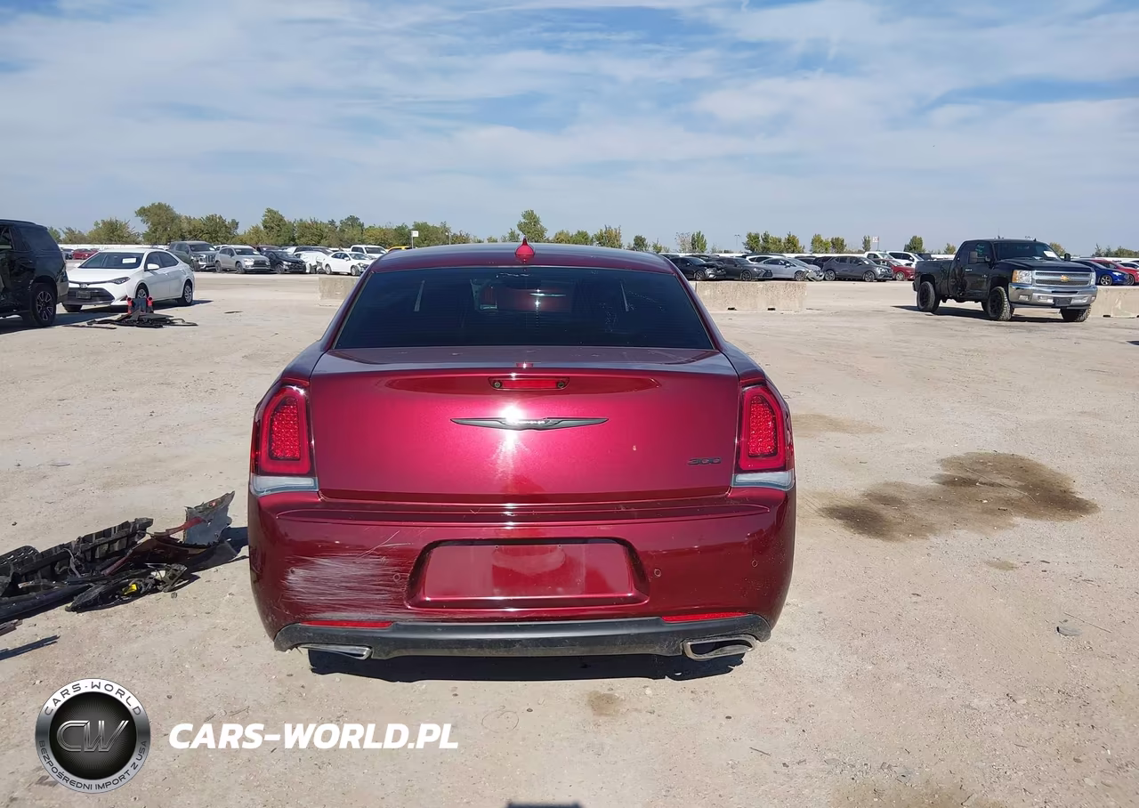 2023 Chrysler 300 Touring L VIN:2C3CCADGXPH589991 - 17