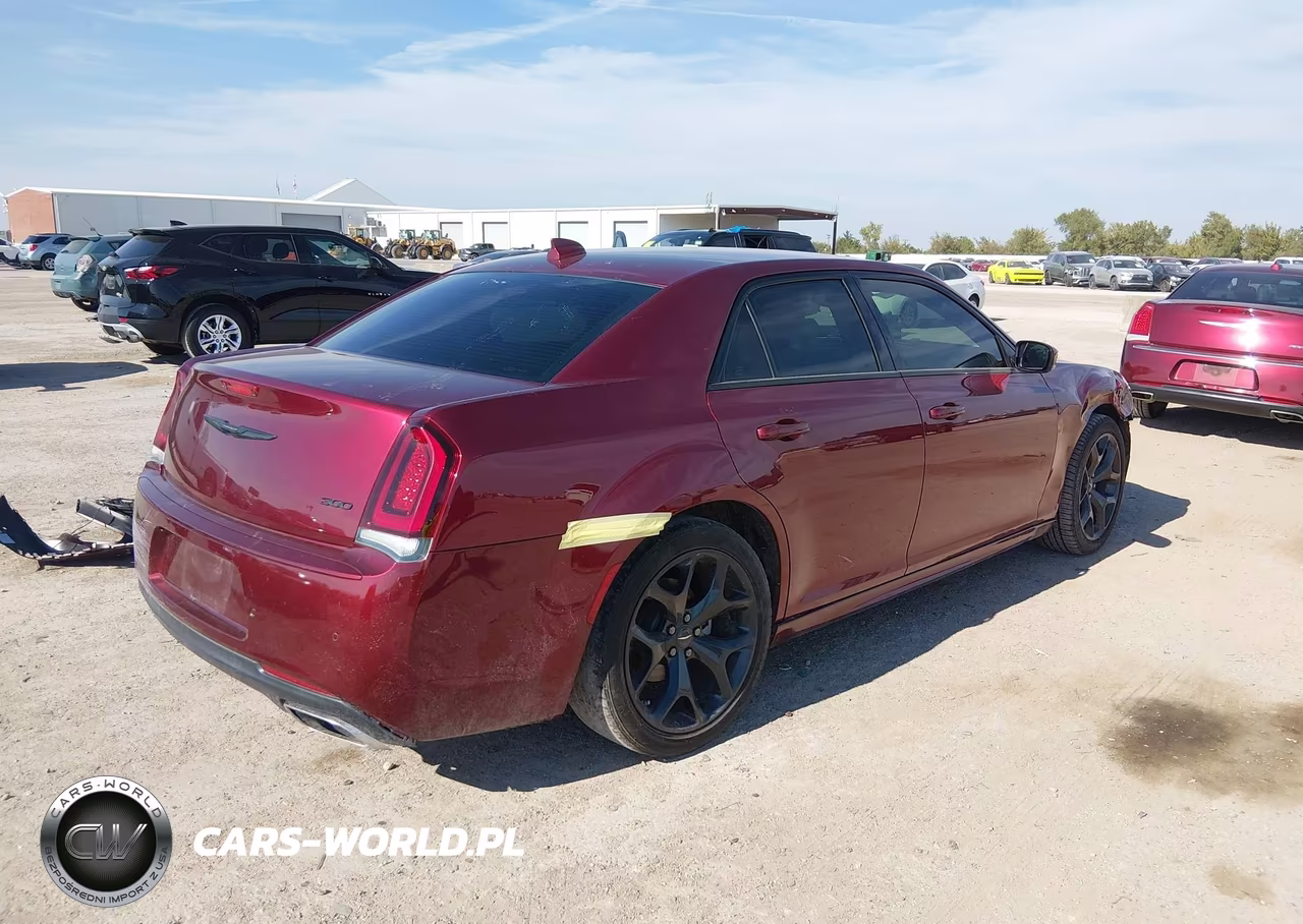2023 Chrysler 300 Touring L VIN:2C3CCADGXPH589991 - 4