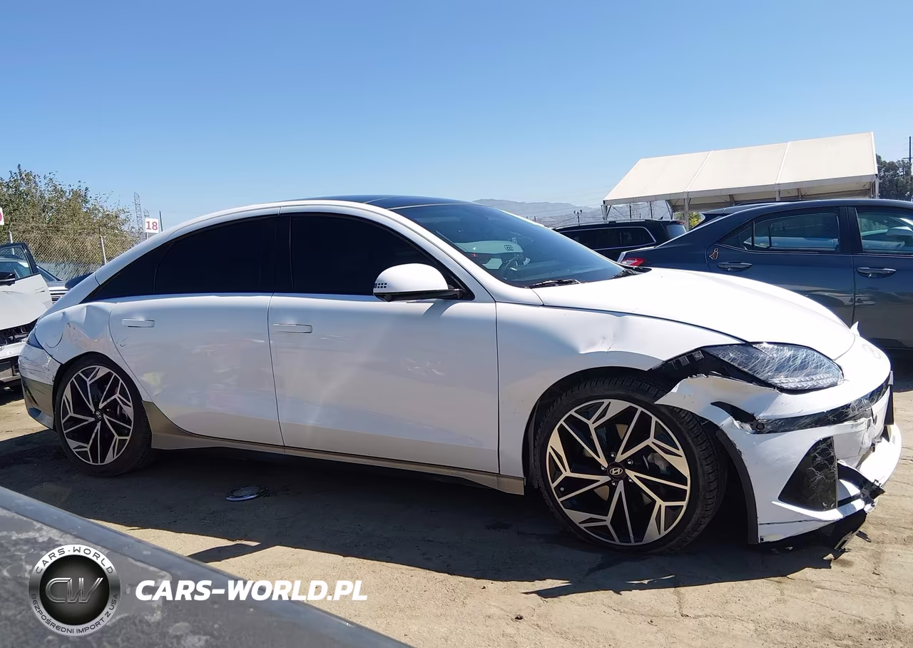 2024 Hyundai Ioniq 6 Limited VIN:KMHM54AAXRA074014 - 13