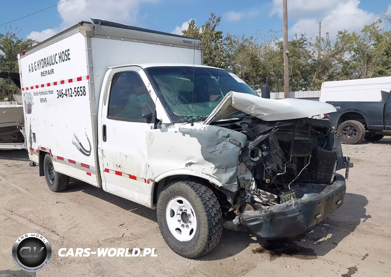 2010 GMC Savana Cutaway Work Van