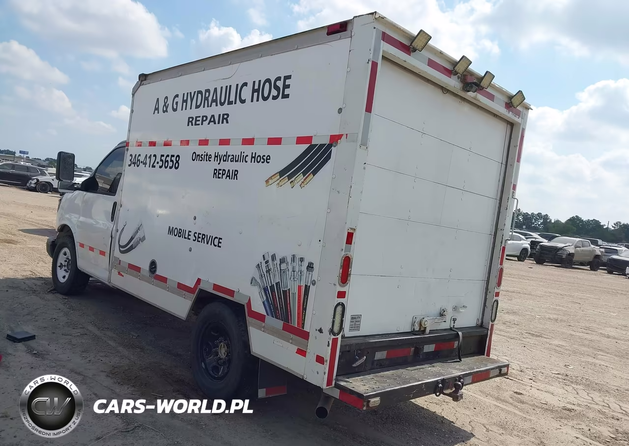 2010 GMC Savana Cutaway Work Van VIN:1GD1G2AAXA1901578 - 3