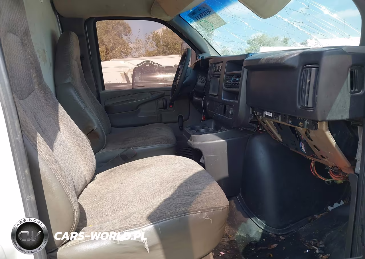 2010 GMC Savana Cutaway Work Van VIN:1GD1G2AAXA1901578 - 5