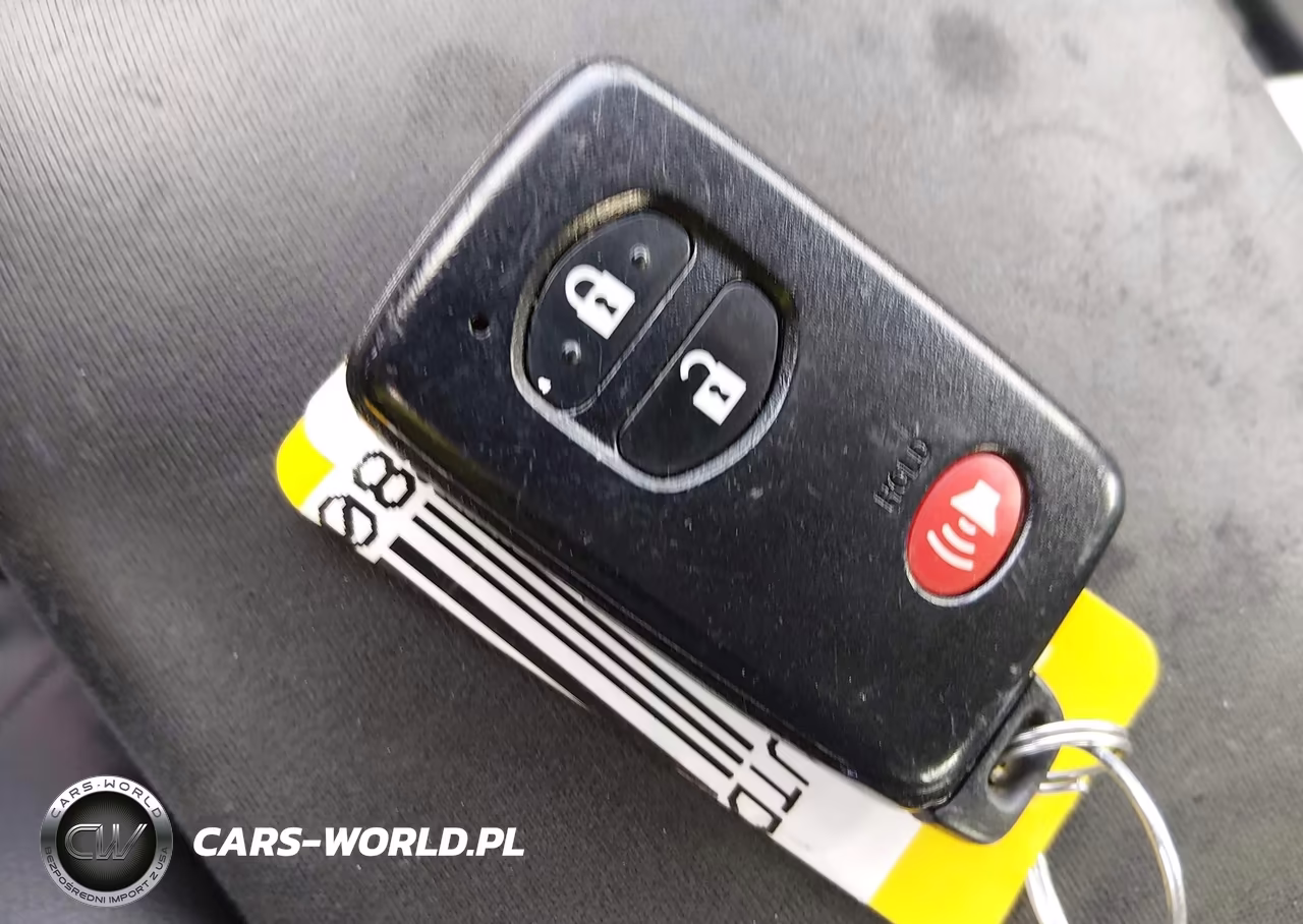 2013 Toyota Prius Two VIN:JTDKN3DU6D5544083 - 11