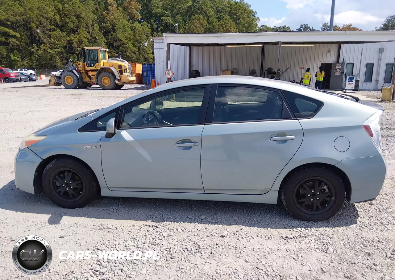 2013 Toyota Prius Two VIN:JTDKN3DU6D5544083 - 14