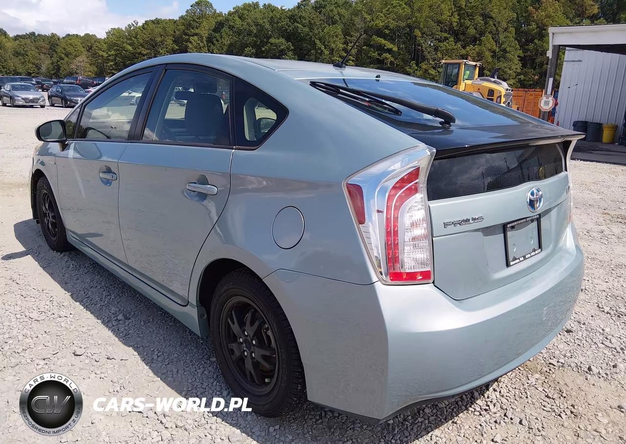 2013 Toyota Prius Two VIN:JTDKN3DU6D5544083 - 3