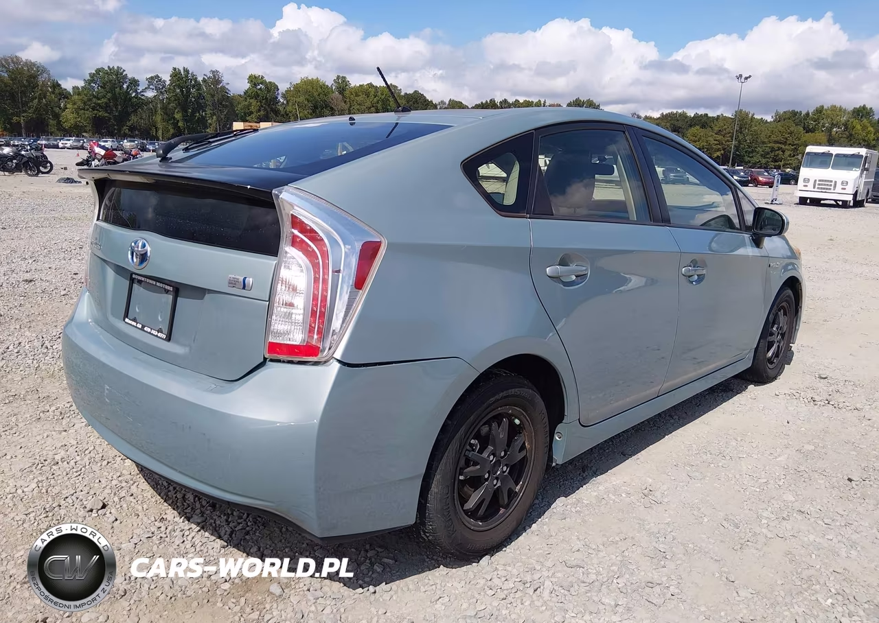 2013 Toyota Prius Two VIN:JTDKN3DU6D5544083 - 4