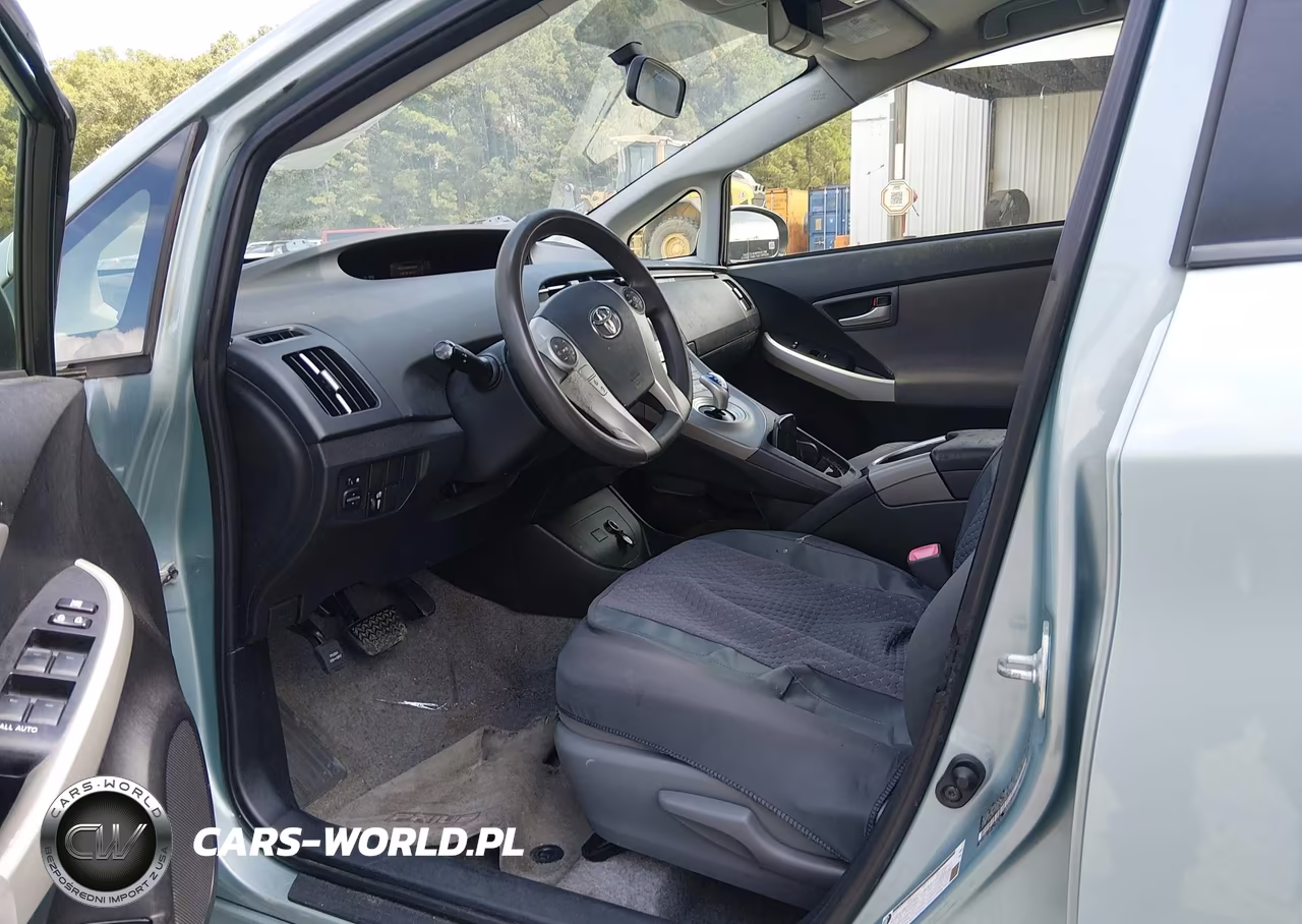2013 Toyota Prius Two VIN:JTDKN3DU6D5544083 - 5