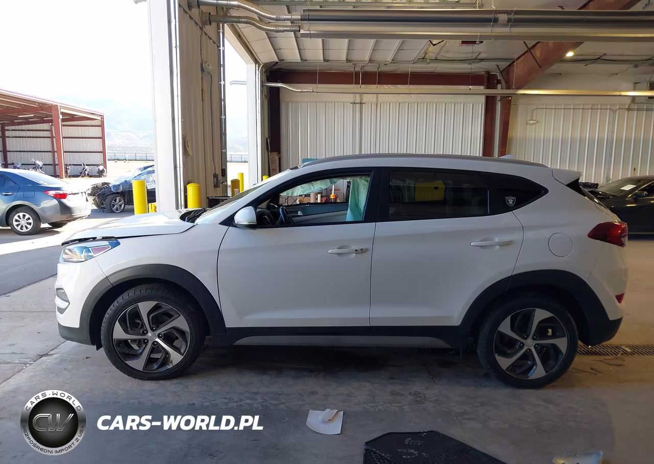 2018 Hyundai Tucson Sport VIN:KM8J3CAL1JU760773 - 15