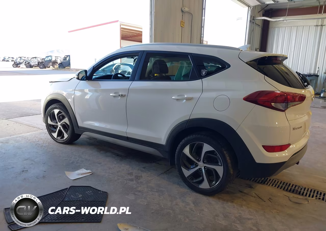 2018 Hyundai Tucson Sport VIN:KM8J3CAL1JU760773 - 3