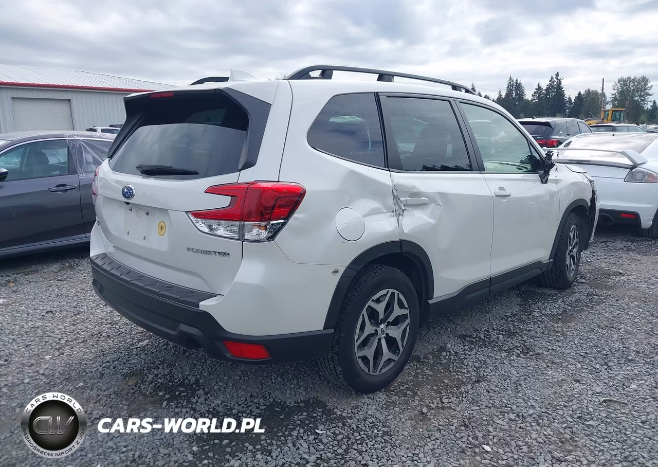 2022 Subaru Forester Premium VIN:JF2SKAECXNH501368 - 4