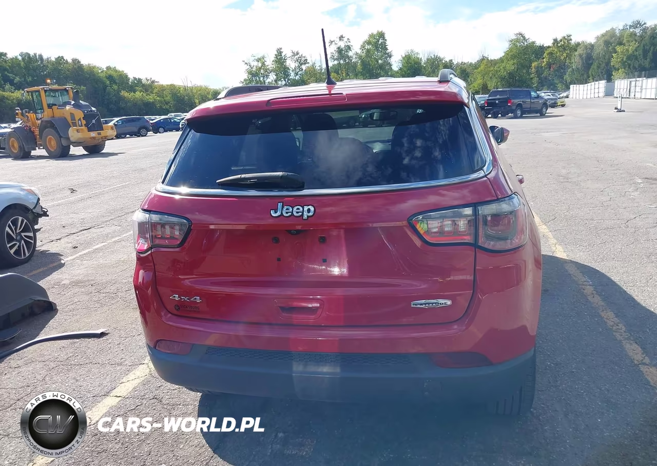 2018 Jeep Compass Latitude 4X4 VIN:3C4NJDBB9JT176025 - 17