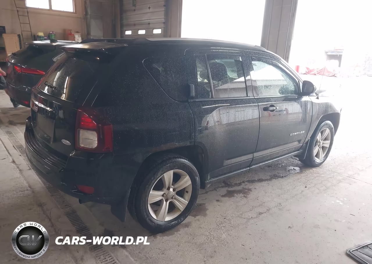 2016 Jeep Compass Latitude VIN:1C4NJDEB1GD781103 - 4