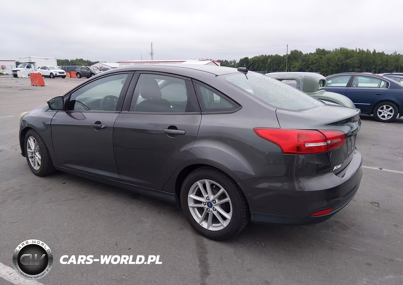 2016 Ford Focus Se VIN:1FADP3F28GL319555 - 3