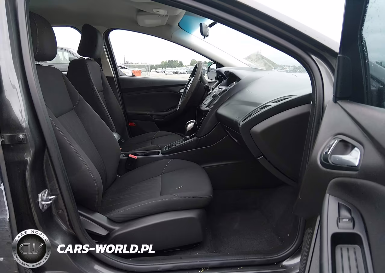 2016 Ford Focus Se VIN:1FADP3F28GL319555 - 5