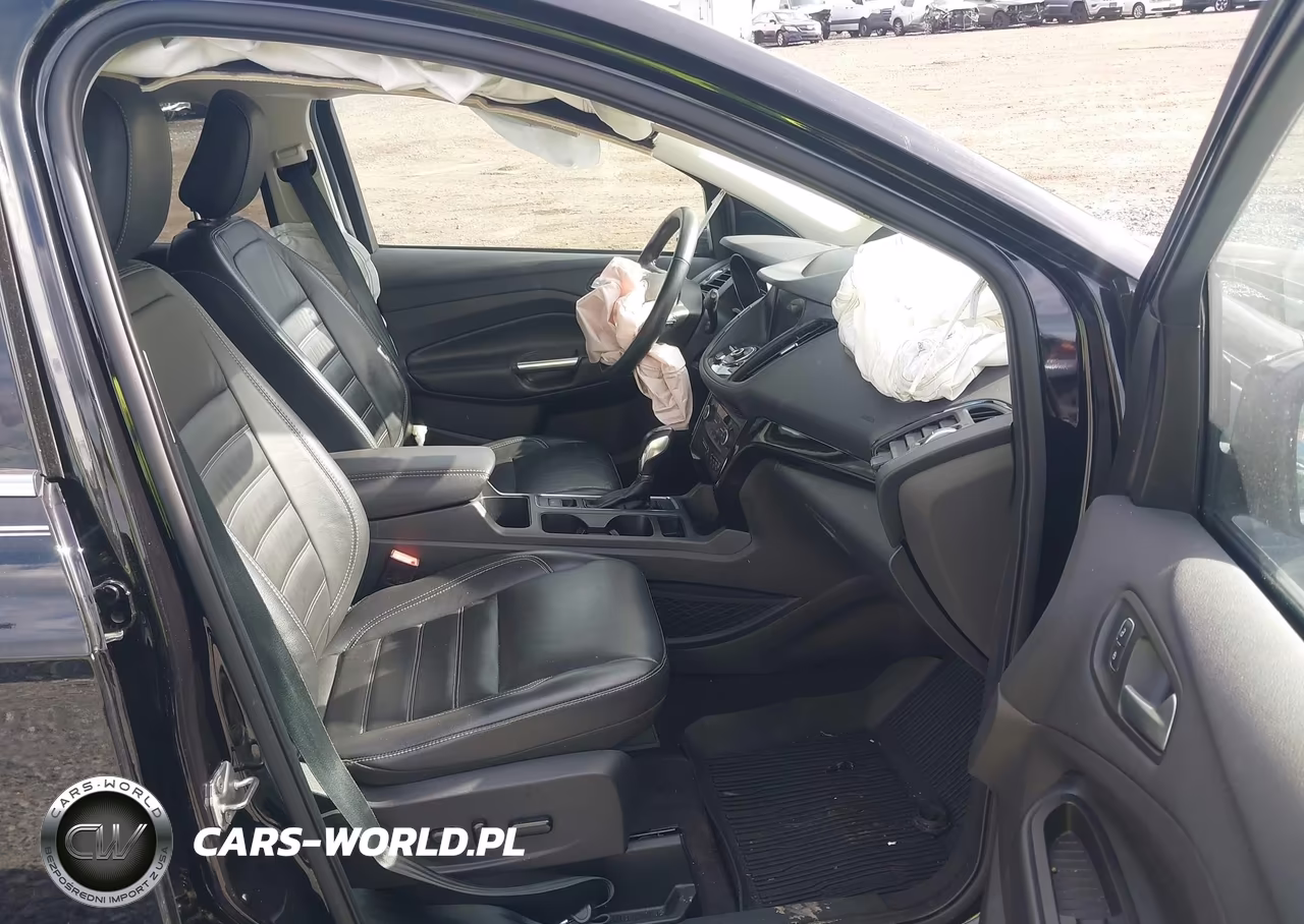 2019 Ford Escape Titanium VIN:1FMCU9J93KUA22231 - 5