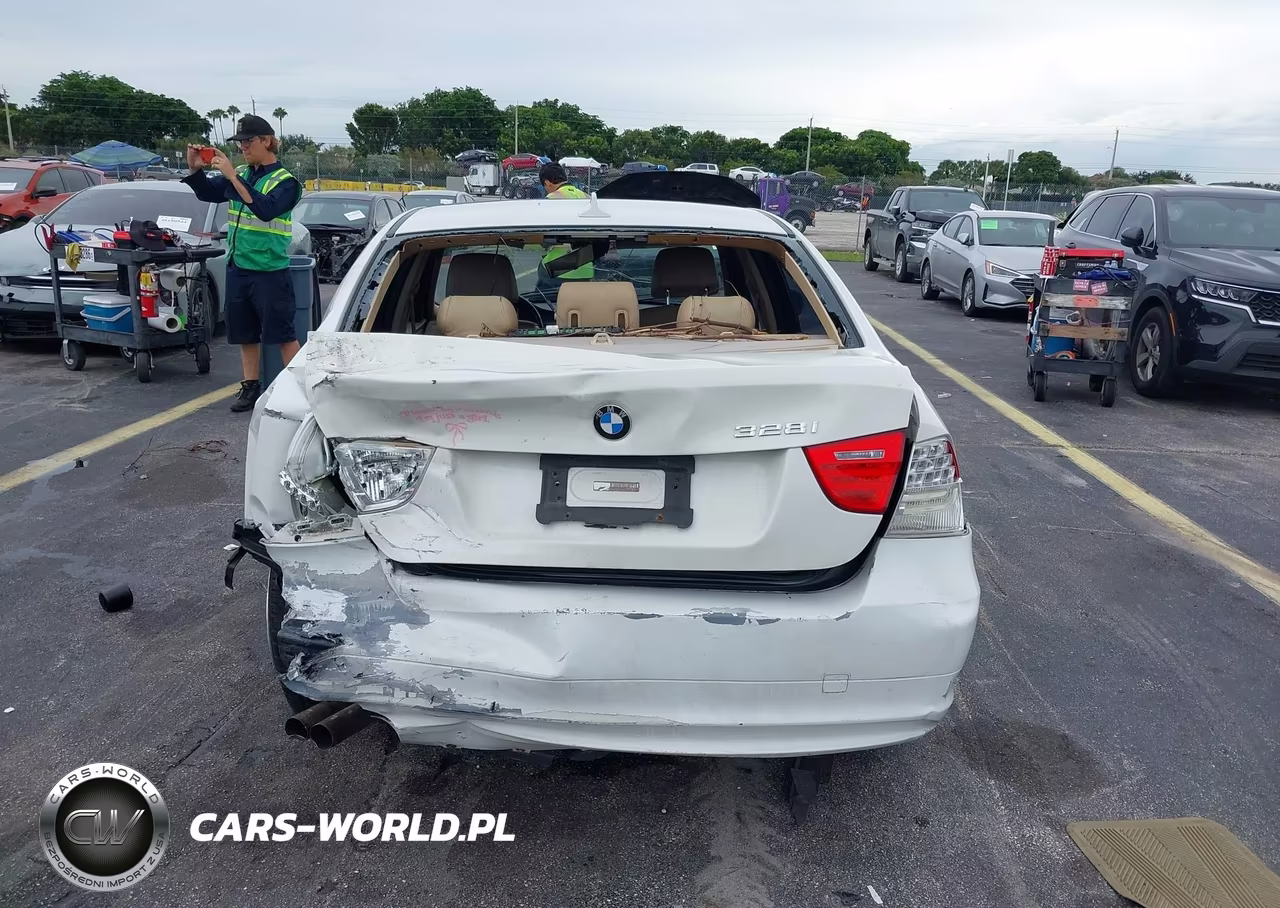 2011 BMW 3 Series 328I VIN:WBAPH7C56BE682571 - 16