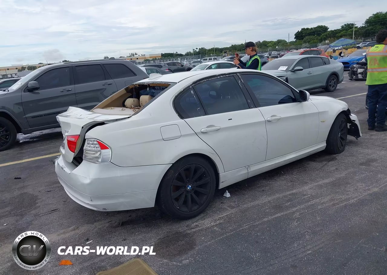 2011 BMW 3 Series 328I VIN:WBAPH7C56BE682571 - 4