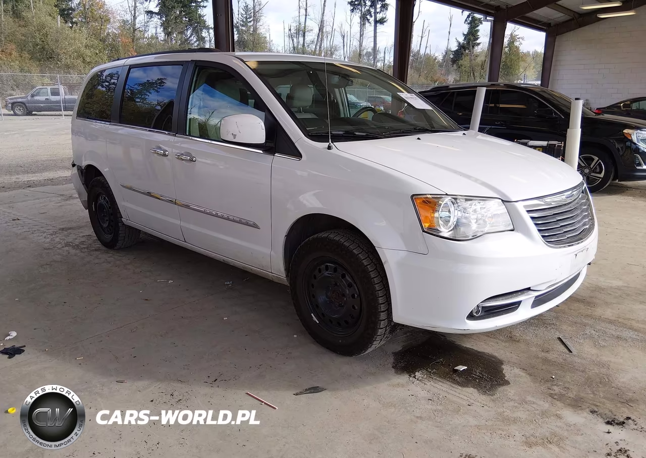 2016 Chrysler Town & Country Touring