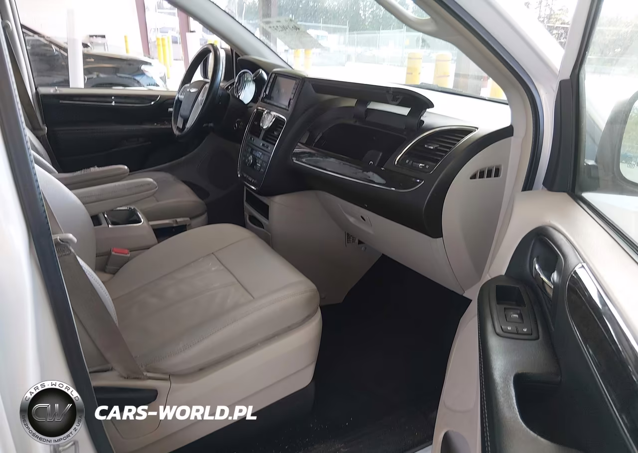 2016 Chrysler Town & Country Touring VIN:2C4RC1BG0GR120895 - 5