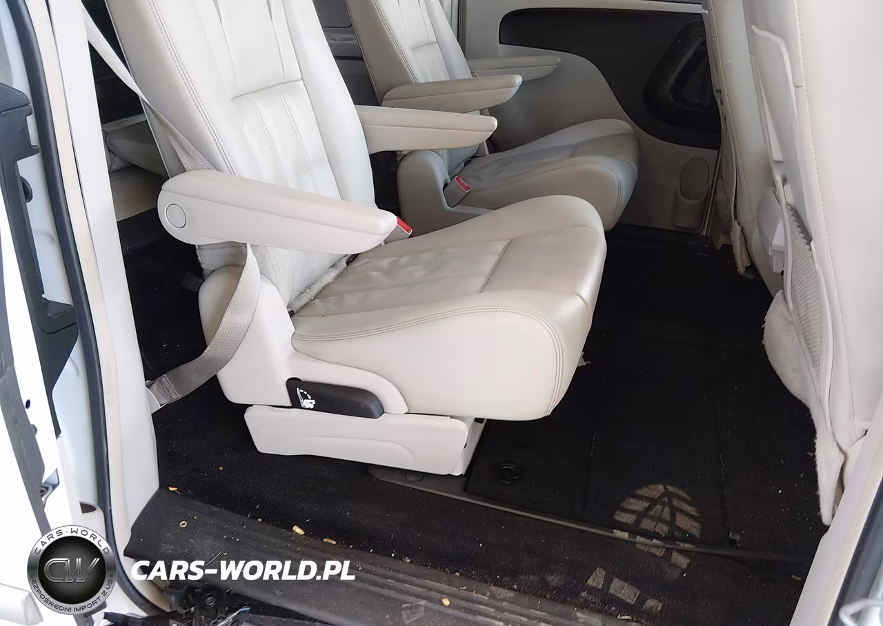 2016 Chrysler Town & Country Touring VIN:2C4RC1BG0GR120895 - 8