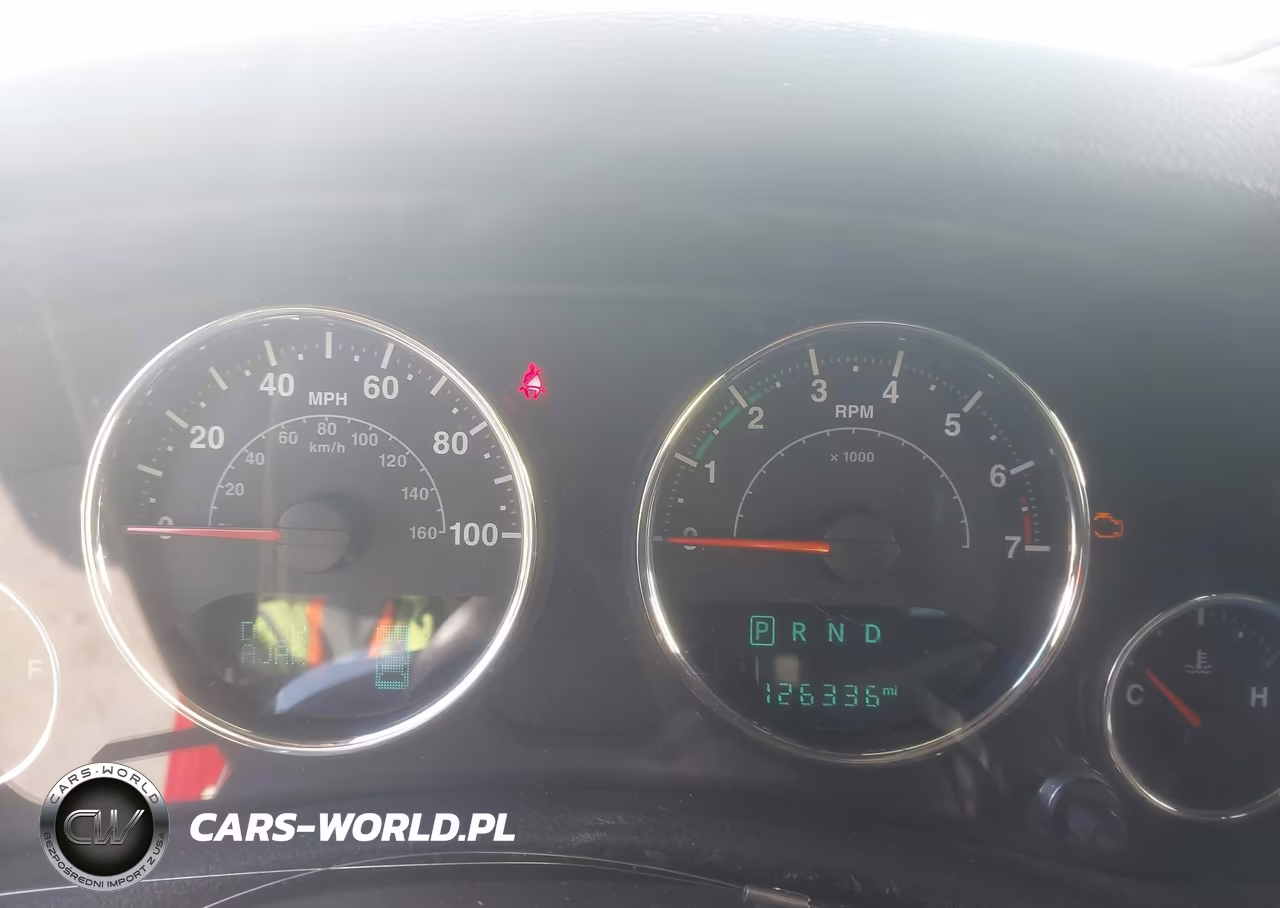 2017 Jeep Wrangler Unlimited Sahara VIN:1C4BJWEG6HL724185 - 7